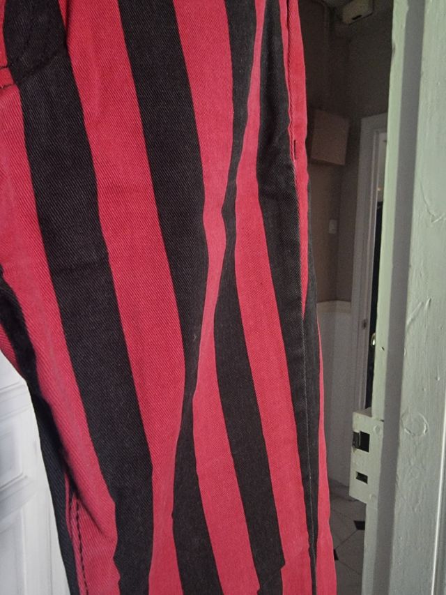 Pantalón rallas pull and bear