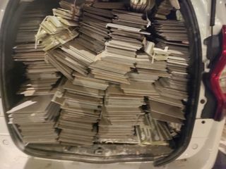 Se regalan recortes parquet vinílico y se vende 