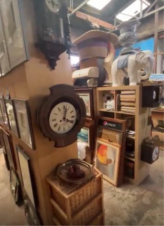 L'antiquariato chiede ciò che ti interessa.