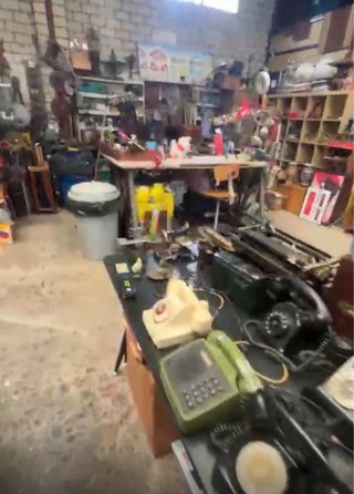 L'antiquariato chiede ciò che ti interessa.
