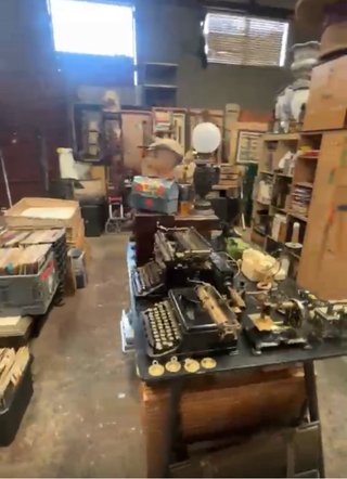 L'antiquariato chiede ciò che ti interessa.