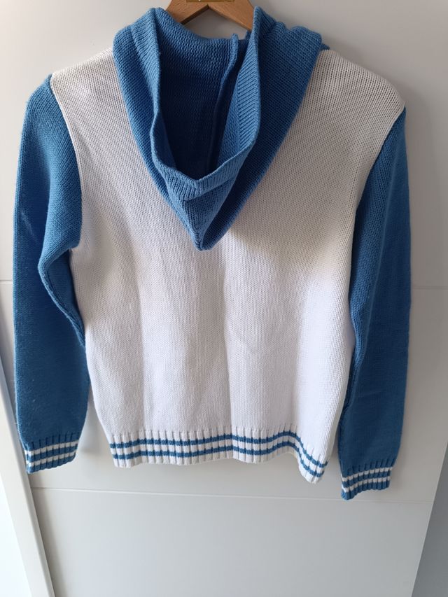 Chaqueta con cremallera y capulla muy bo