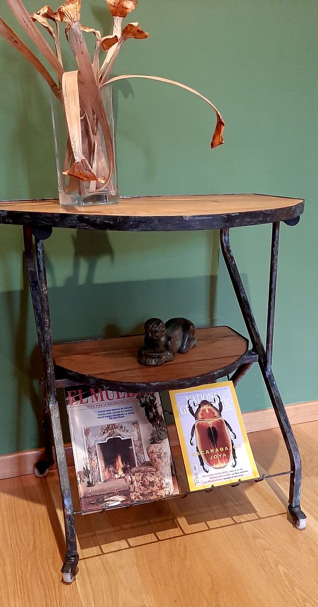 Vintage.Mesa televisión y revistero 1950.