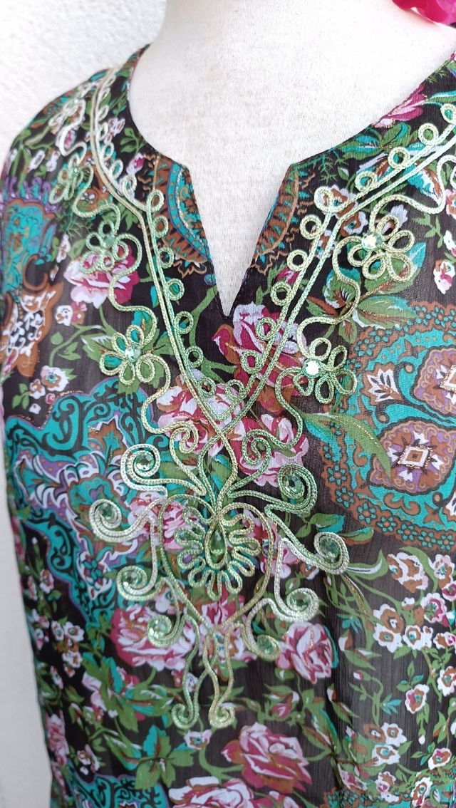 Blusa semipermanente bordada