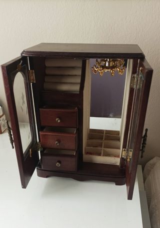 Caja de música, armario joyero