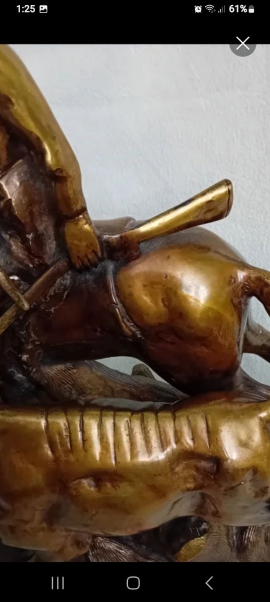 Figura bronce jinete caballo y búfalo 12k grande