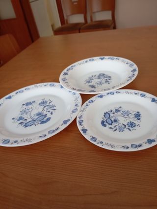 Vajilla de arcopal con flores