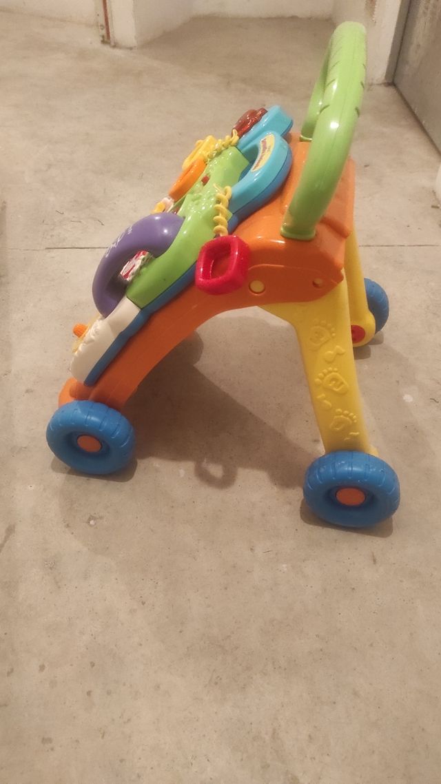 Andador interactivo con juegos y sonidos