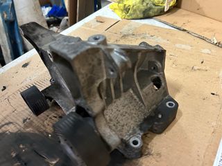 Soporte compresor alternador Bmw 120d