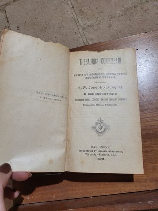 Libro religioso antiguo