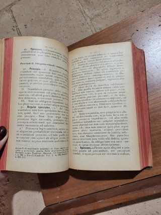 Libro religioso antiguo