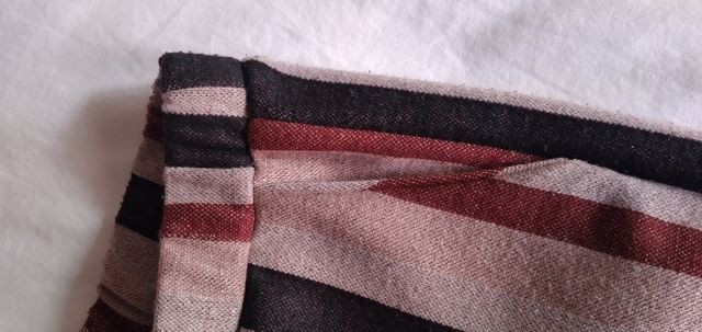 Pantalón ancho de rayas