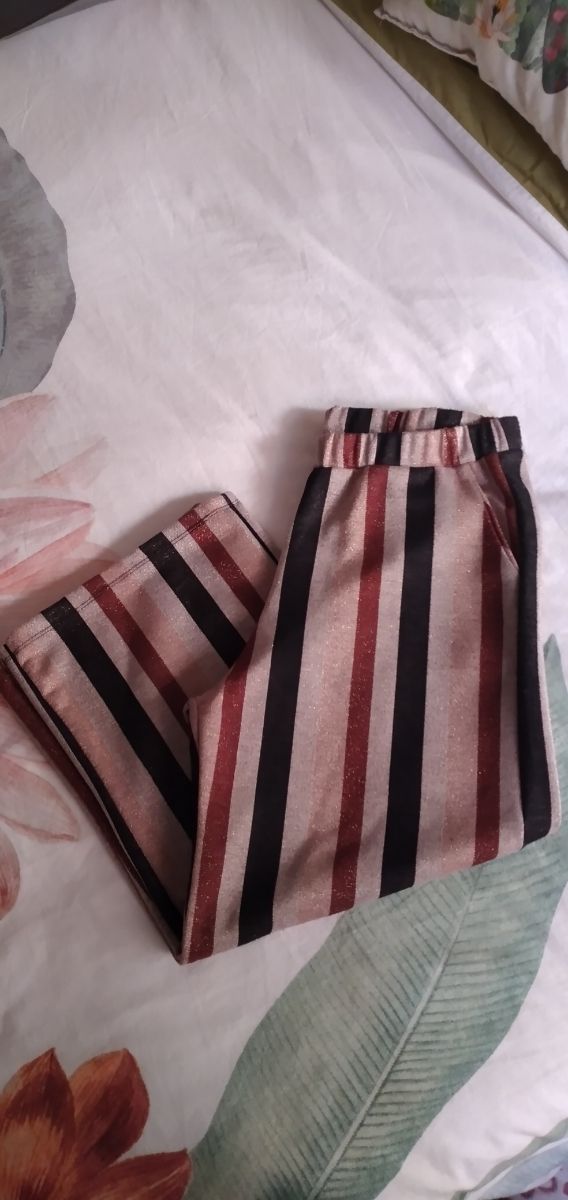 Pantalón ancho de rayas