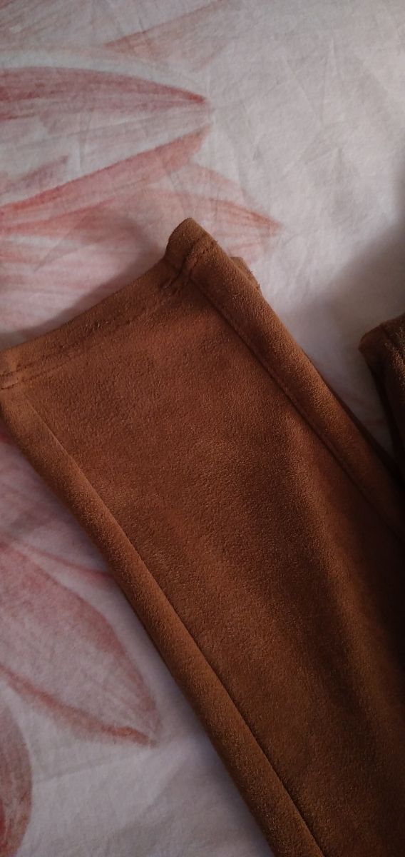 Pantalón de ante color camel