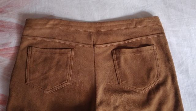 Pantalón de ante color camel