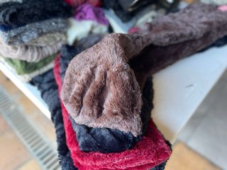 Liquidacion tienda , gorros,cuellos, diademas,etc.