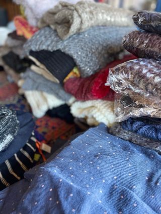 Liquidacion tienda , gorros,cuellos, diademas,etc.