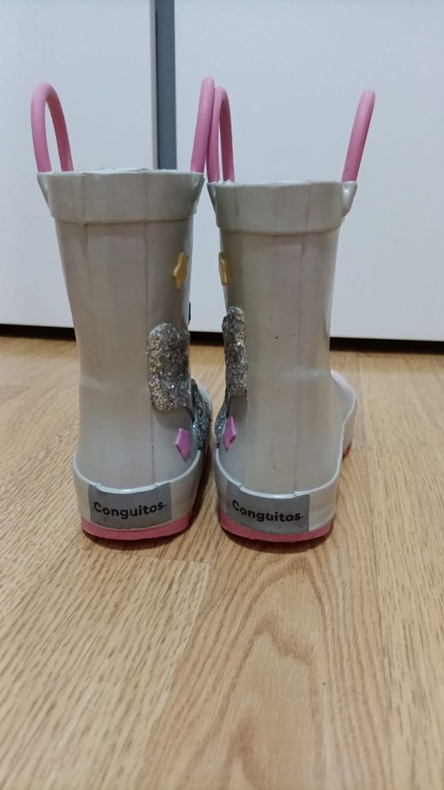 Botas de agua niña de segunda mano por 10 EUR en Sabadell en WALLAPOP