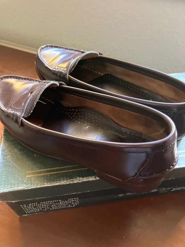 Zapatos LG burdeos en perfecto estado