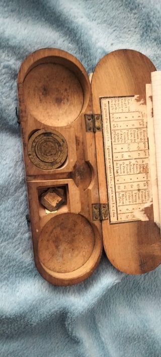 Balanza antigua de pesar oro