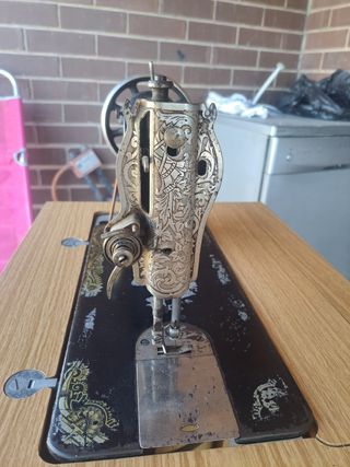 Maquina de coser singer