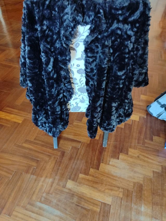 Mantella nera pelliccia ecologica 