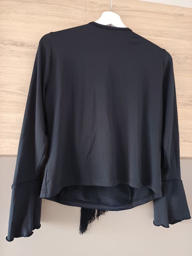 Jersei negro con flecos y bordado