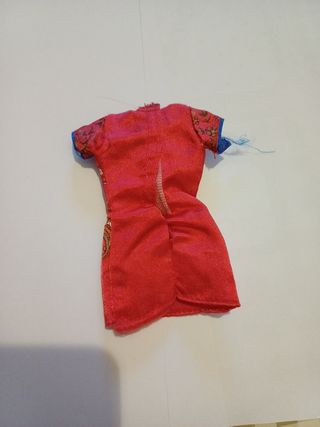 Abito del 2004 Asiatico rosso