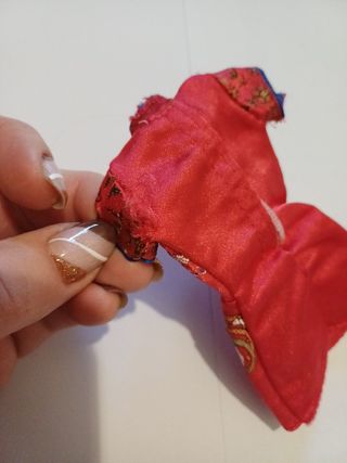 Abito del 2004 Asiatico rosso