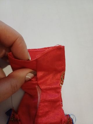 Abito del 2004 Asiatico rosso