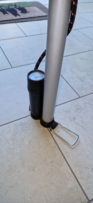 pompa bicicletta con manometro