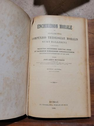 Libro religioso antiguo
