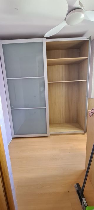 Armario IKEA PAX con puertas correderas