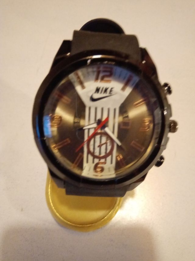 Relógio novo, nunca usado