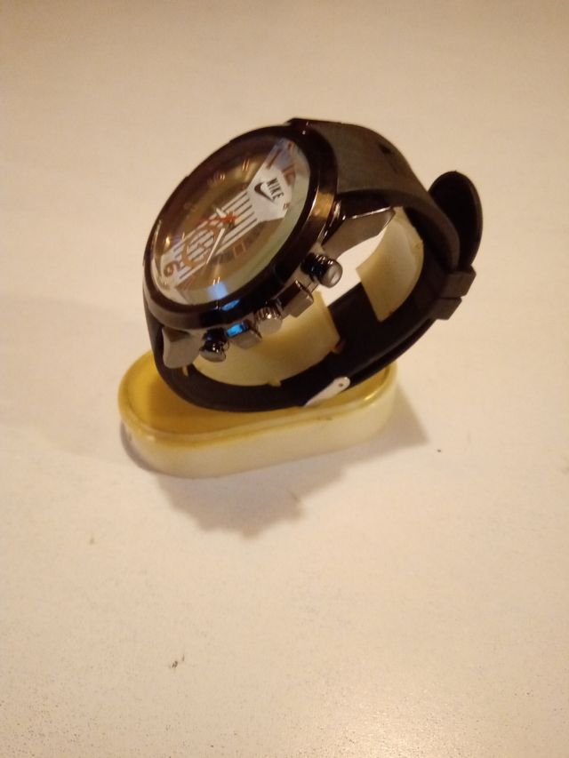 Relógio novo, nunca usado