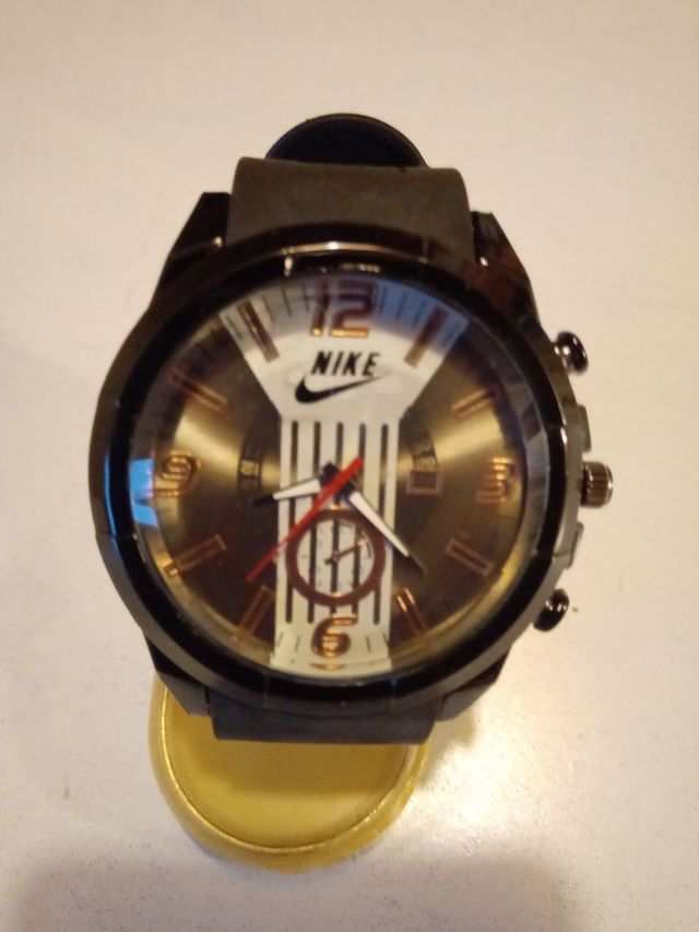 Relógio novo, nunca usado