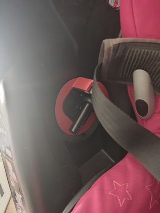 Chollo silla coche bebe confort axiss fucsia.