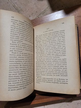 Libro religioso antiguo