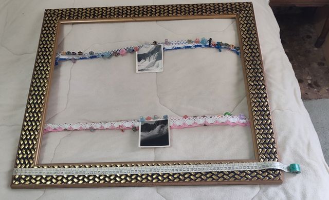 Marco de madera dorado no tiene cristal