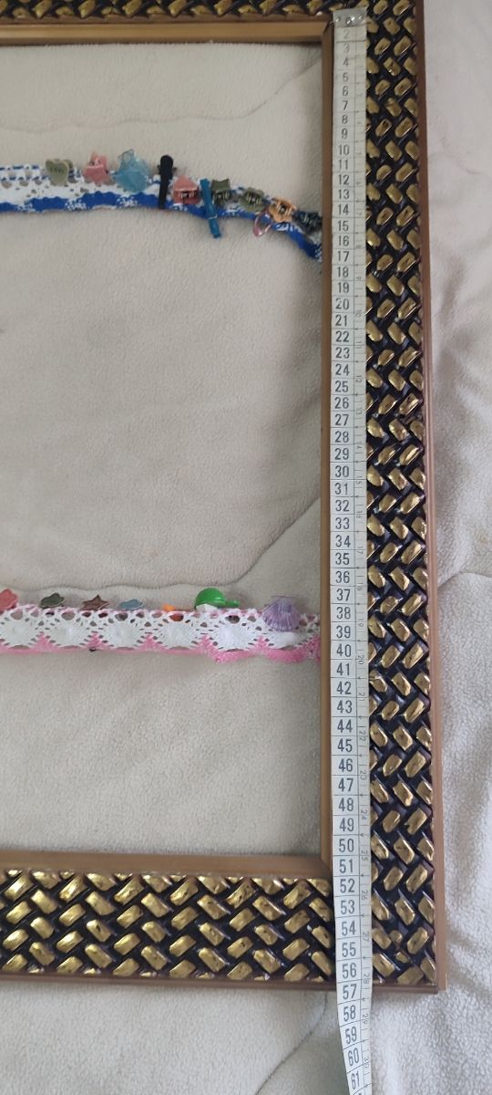 Marco de madera dorado no tiene cristal