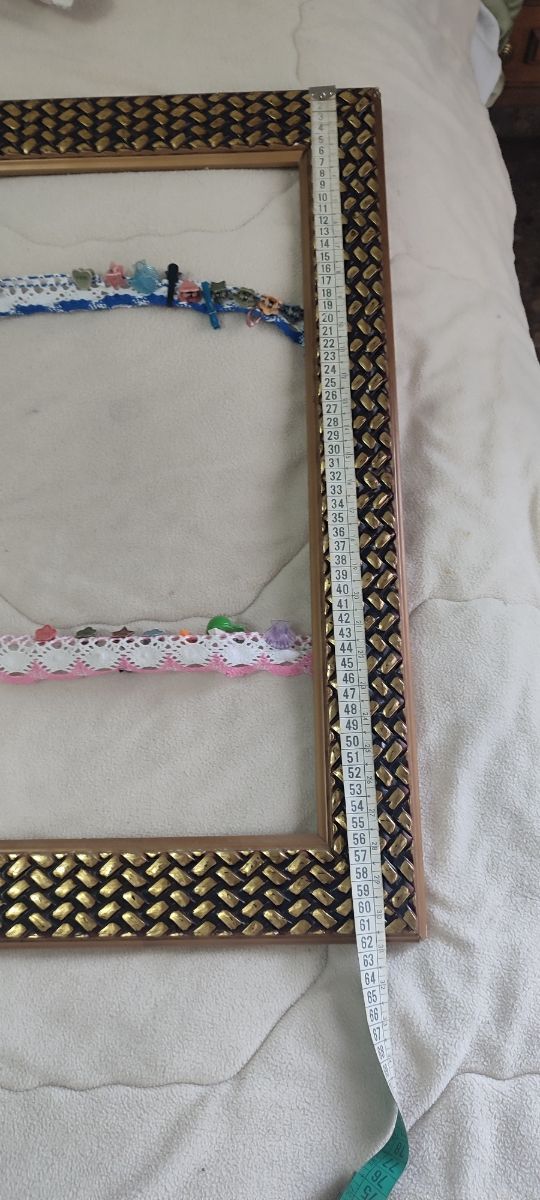 Marco de madera dorado no tiene cristal