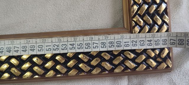 Marco de madera dorado no tiene cristal