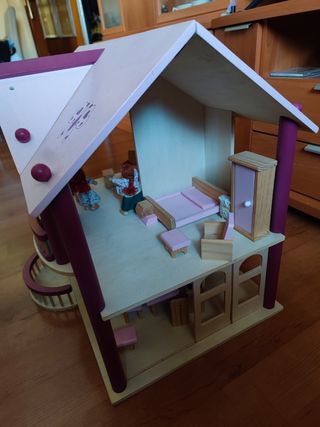 Casa de muñecas de madera