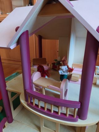 Casa de muñecas de madera