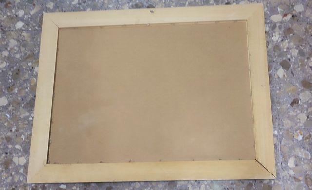 Marco de madera dorado grande no tiene cristal