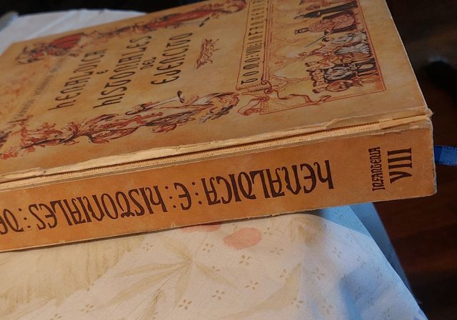 Heráldica e historiales del ejército