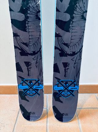 Esquís Surface anchos modelo Skullcandy Live Ltd