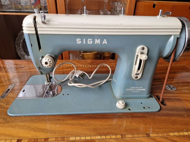Máquina de coser SIGMA modelo N