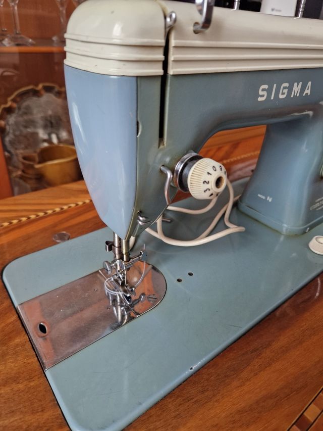 Máquina de coser SIGMA modelo N