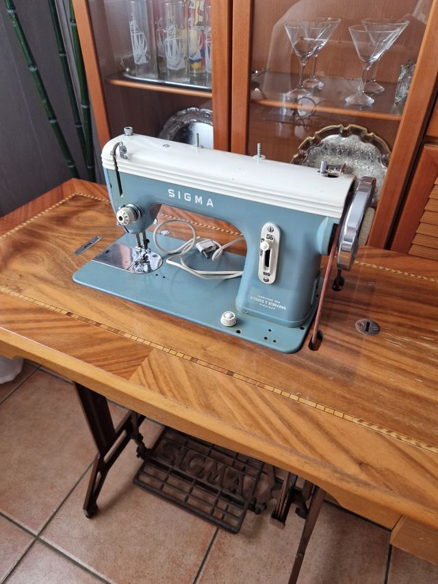Máquina de coser SIGMA modelo N